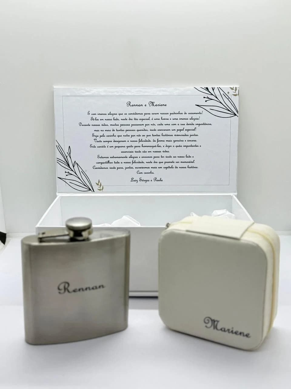 Kit de casamento com canecas em inox personalizadas e caixa branca
